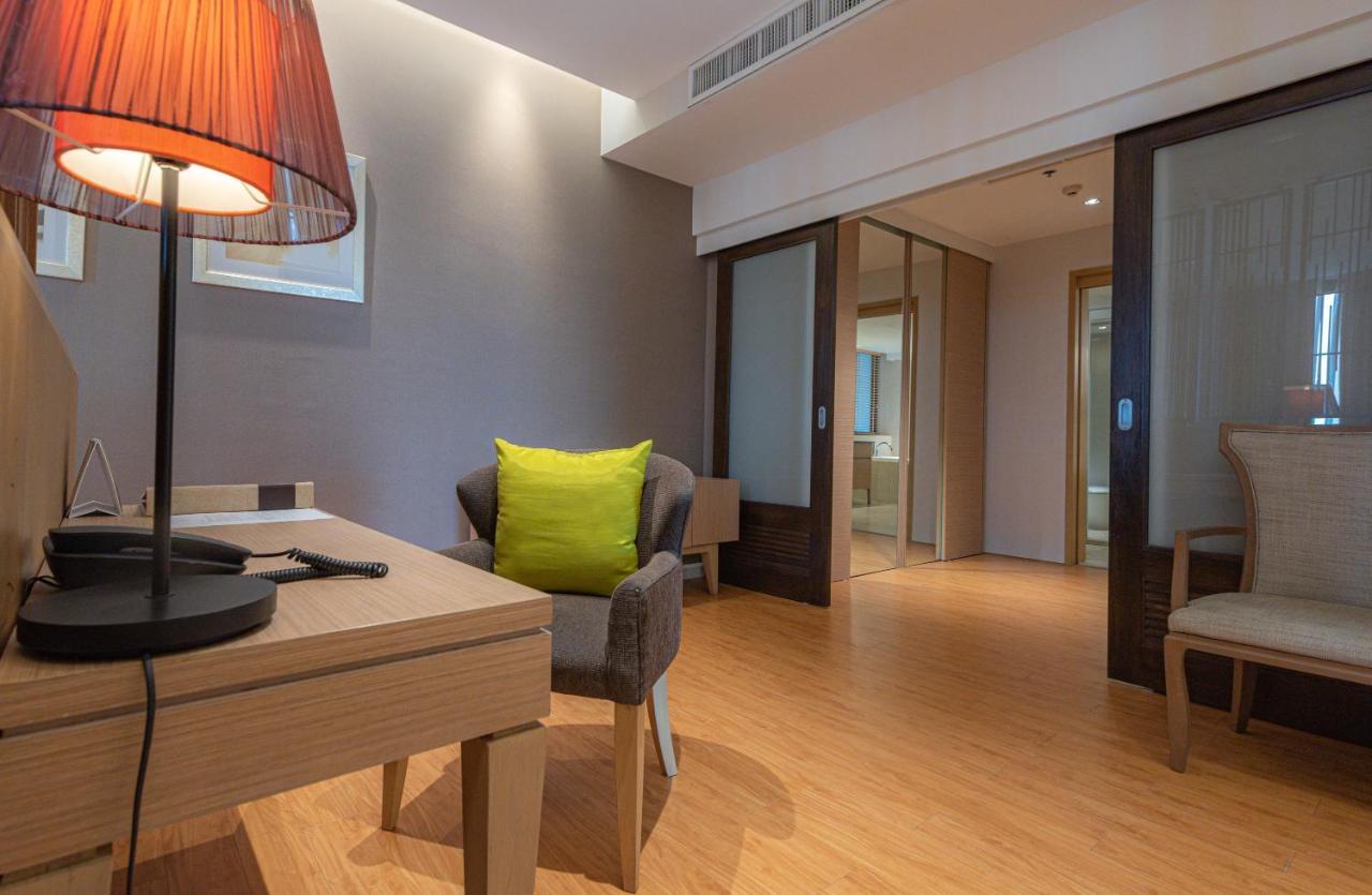 Summit Windmill Golf Suite Hotel At Suvarnabhumi Bangkok Exteriér fotografie A room at the hotel