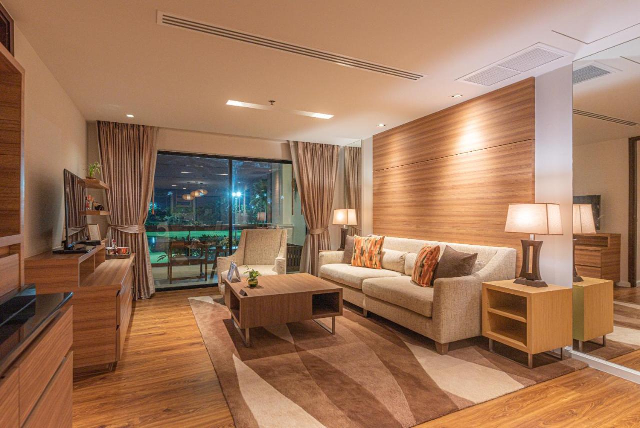 Summit Windmill Golf Suite Hotel At Suvarnabhumi Bangkok Exteriér fotografie A living room in a condominium