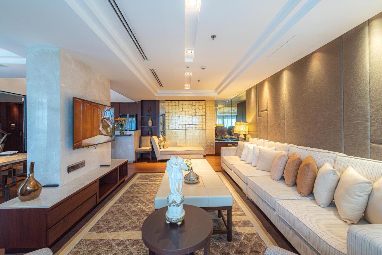 Summit Windmill Golf Suite Hotel At Suvarnabhumi Bangkok Exteriér fotografie A living room in a luxury apartment