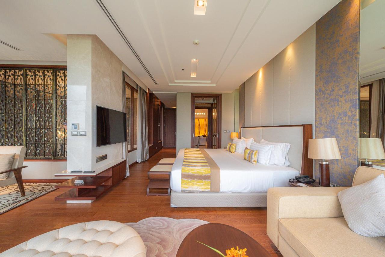 Summit Windmill Golf Suite Hotel At Suvarnabhumi Bangkok Exteriér fotografie A bedroom at the hotel