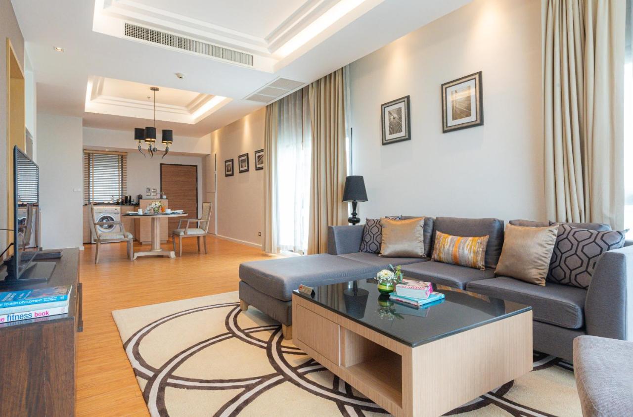 Summit Windmill Golf Suite Hotel At Suvarnabhumi Bangkok Exteriér fotografie A living room in a suite at the hotel
