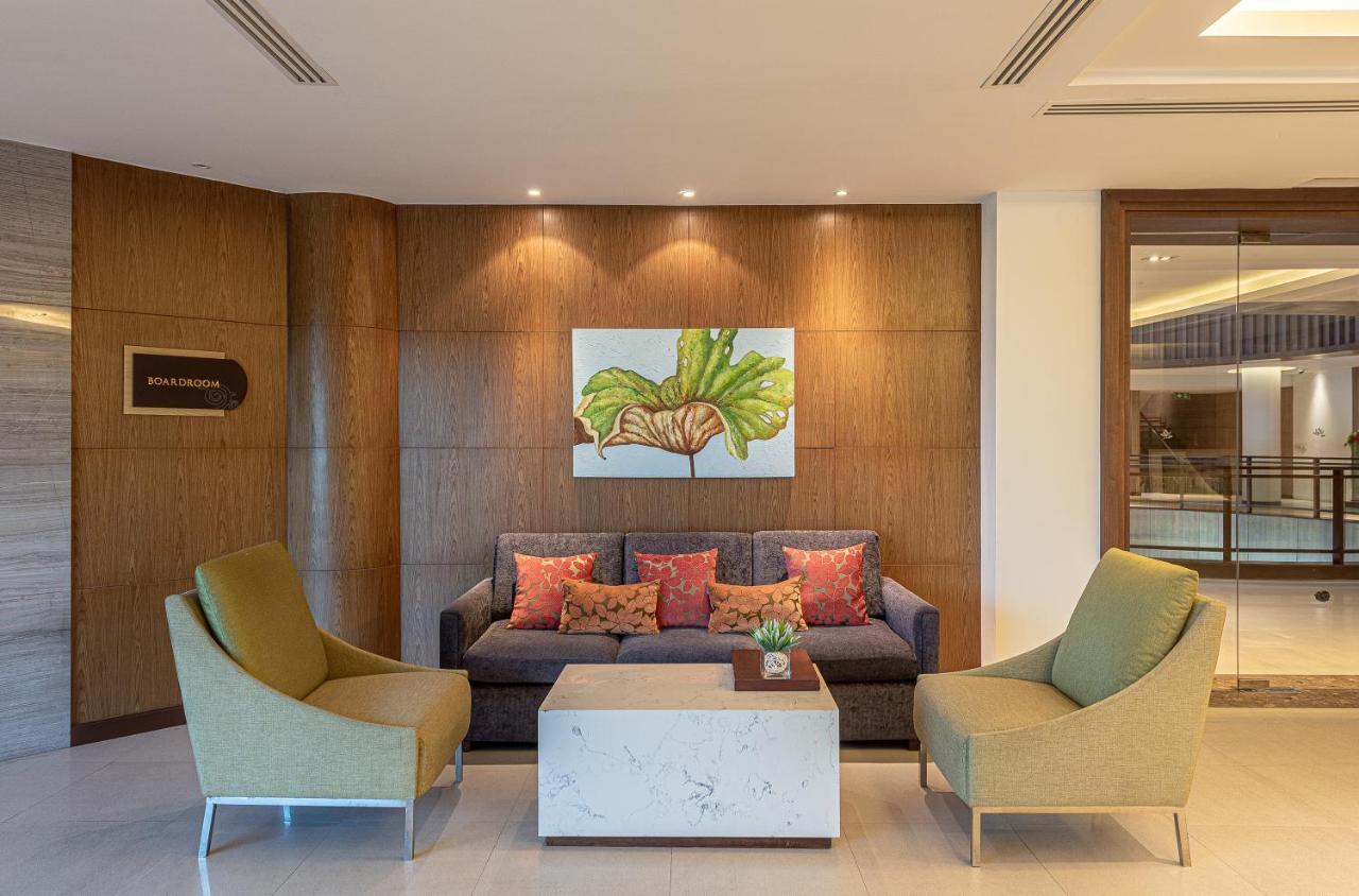 Summit Windmill Golf Suite Hotel At Suvarnabhumi Bangkok Exteriér fotografie The lobby of the hotel