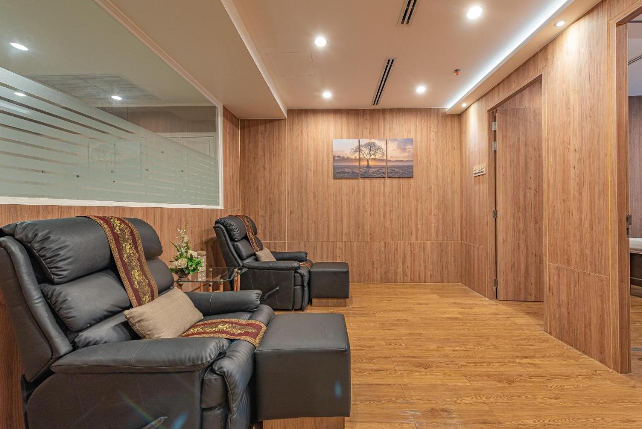 Summit Windmill Golf Suite Hotel At Suvarnabhumi Bangkok Exteriér fotografie The interior of the Thai Airways First Class Lounge at Suvarnabhumi Airport